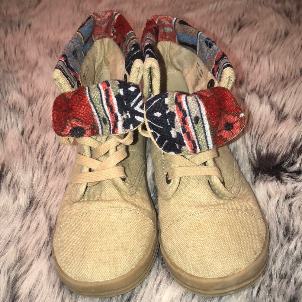 Cute bootie/sneakers